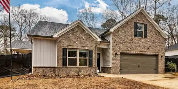 105 Pembroke Lane