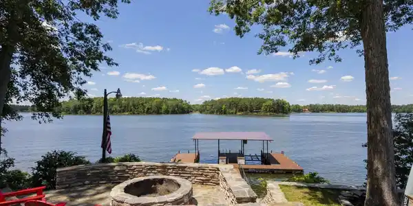 1121 Lookout Point