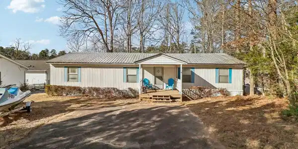 1046 Blacksgate East Road