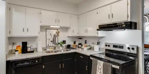 Image 2: Kitchen
