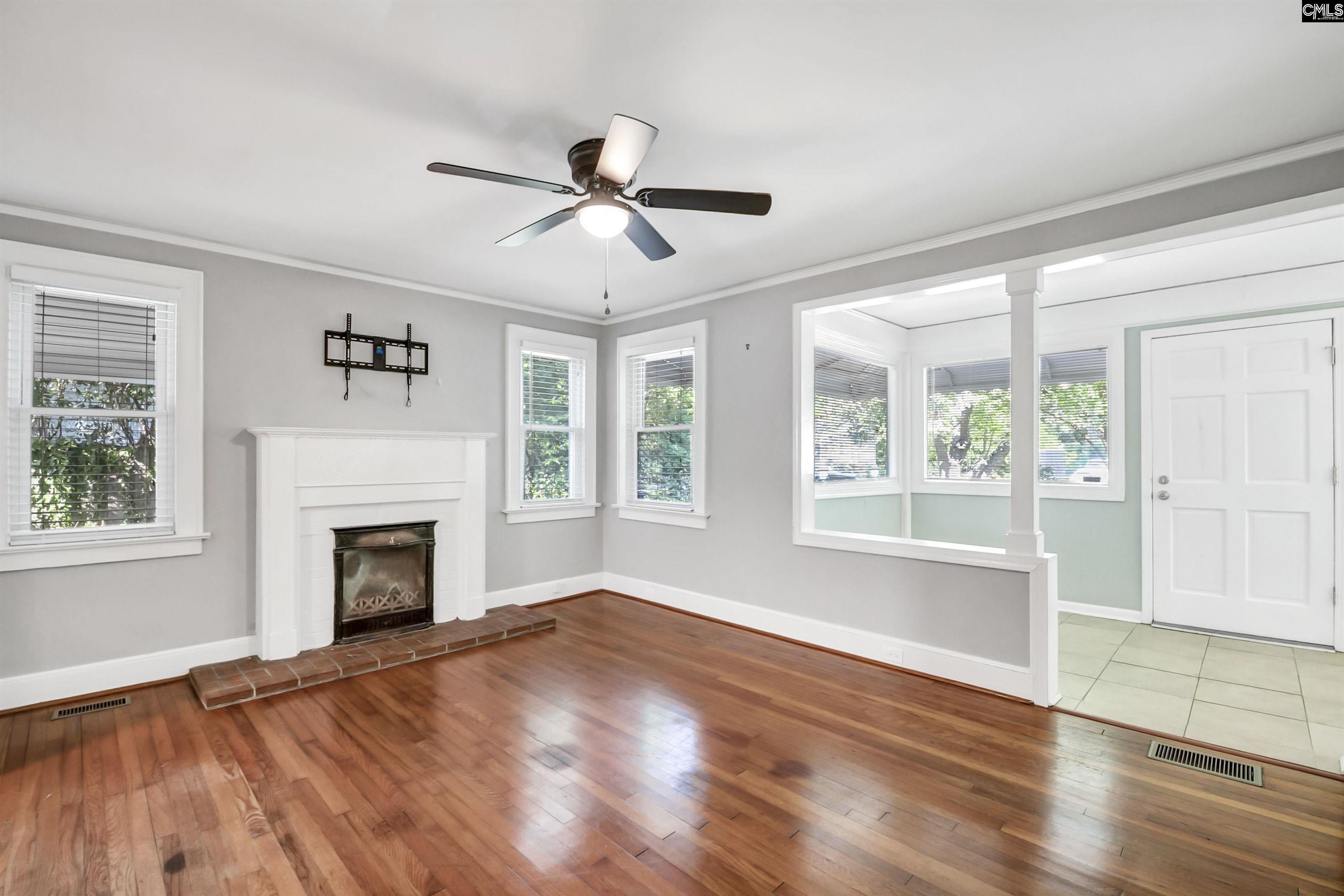Image 3: Living Room