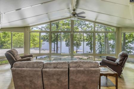 301 Oak Circle