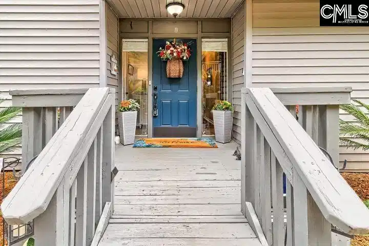 Image 0: Lake Living
