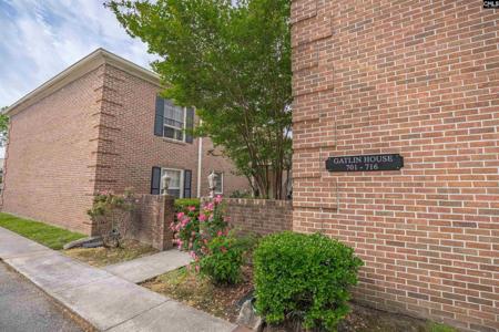 5516 Lakeshore Drive 716