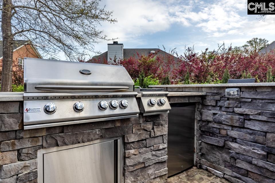 Image 3: Outdoor Kitchen