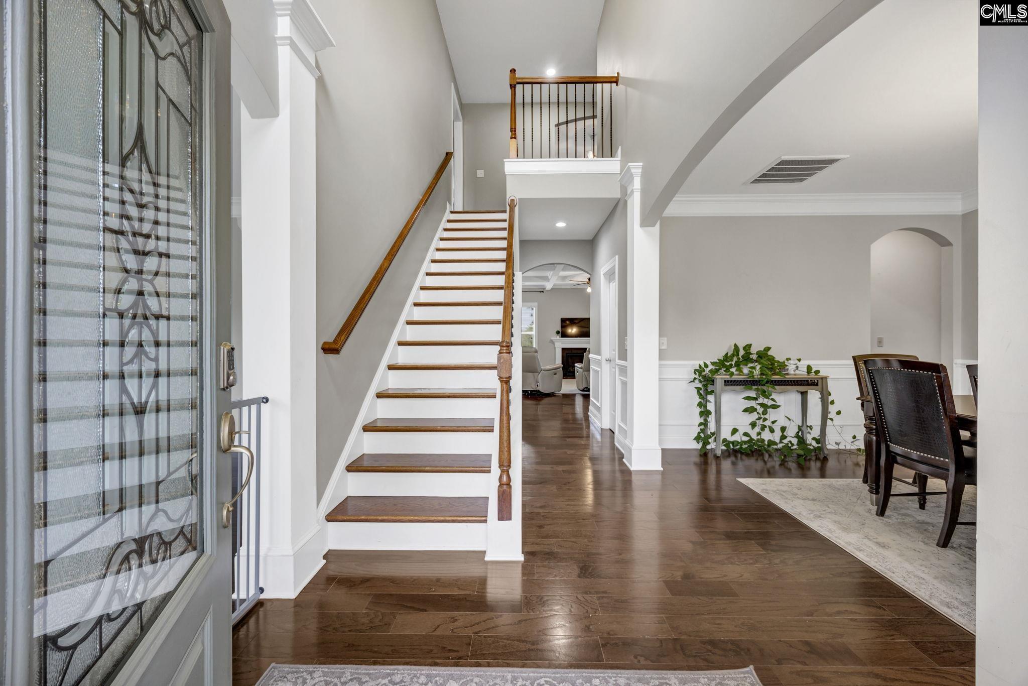 Image 2: Beautiful Two-story foyer