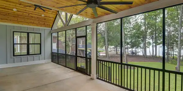 701 Peninsula Drive