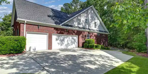 Image 1: 3-Car Garage