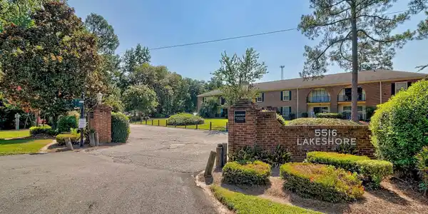 5516 Lakeshore Drive 506