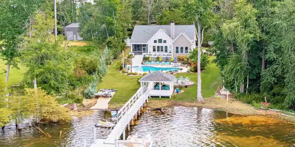526 Stucks Point Drive