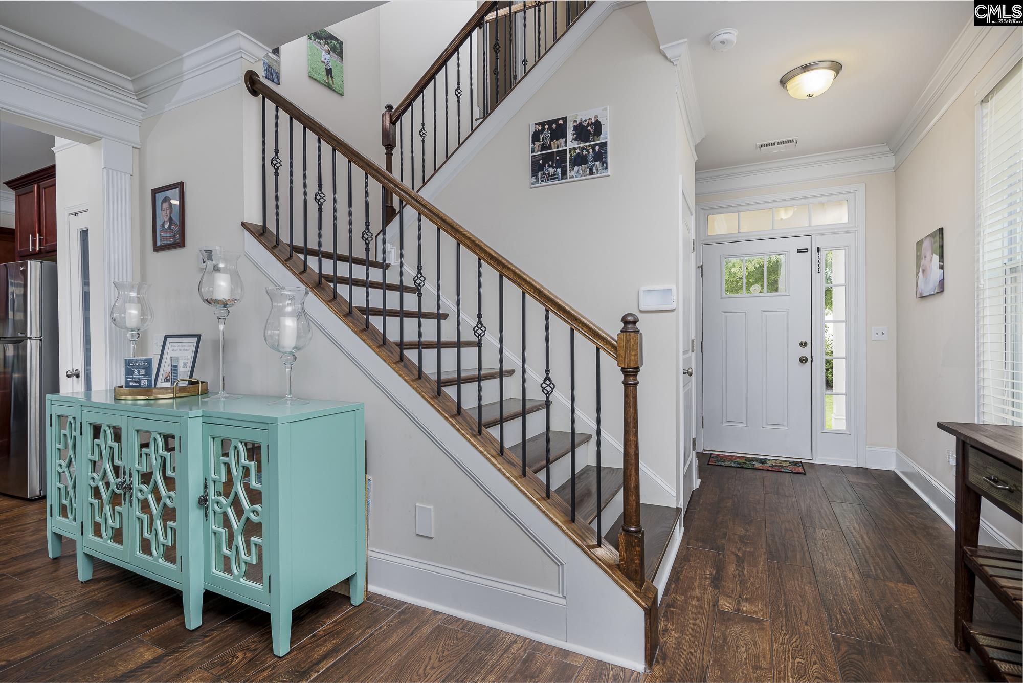 Image 3: Foyer