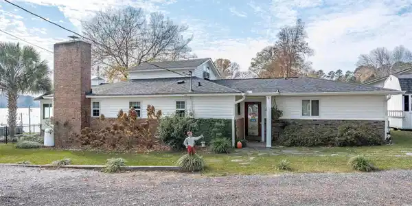 110 Rose Garden Point
