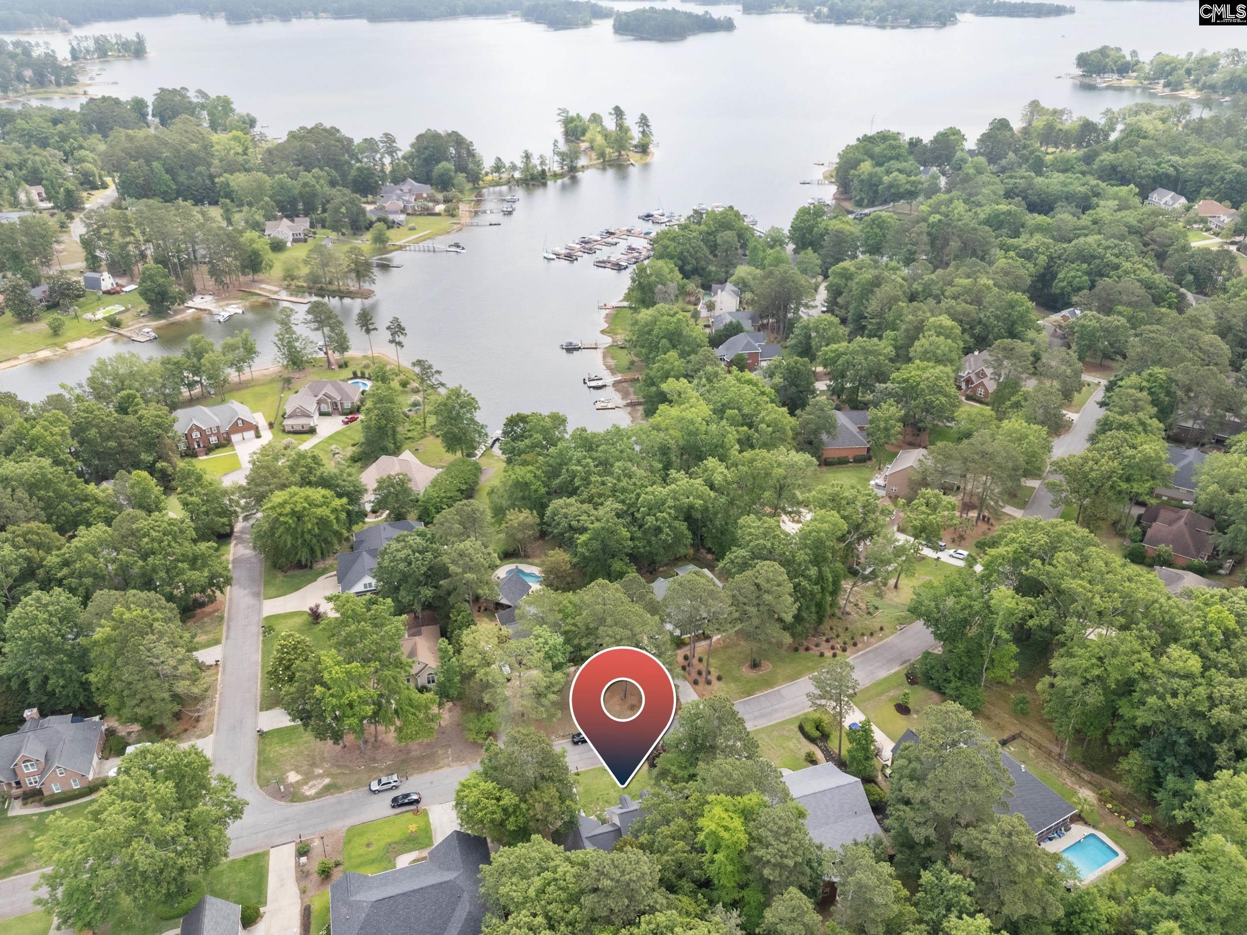 Image 2: Lake within walking distance!