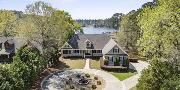 116 Lakeside Road