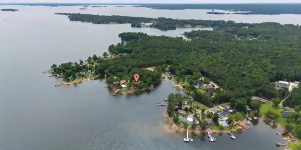 Image 1: Deep Water Frontage