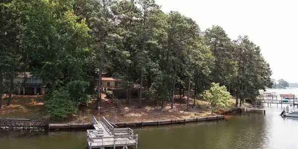 952 Lakewood Drive