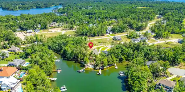 Image 1: Protected Cove Lot