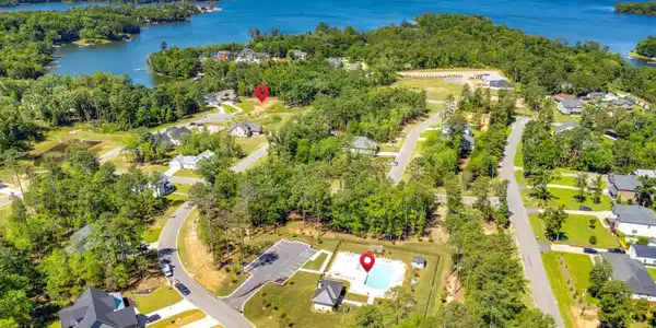 Image 2: Proximity to Pool and Lake Murray