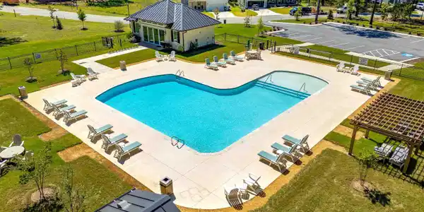 Image 3: Beautiful pool with spacious parking