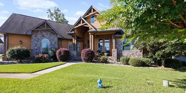 109 Cherokee Isle Court