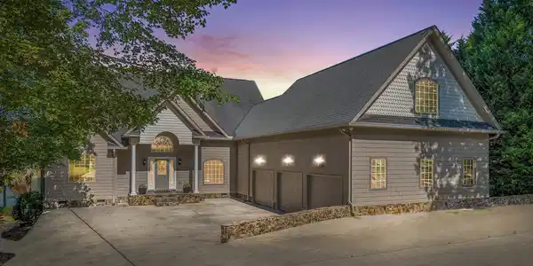 463 Ridgewood Drive