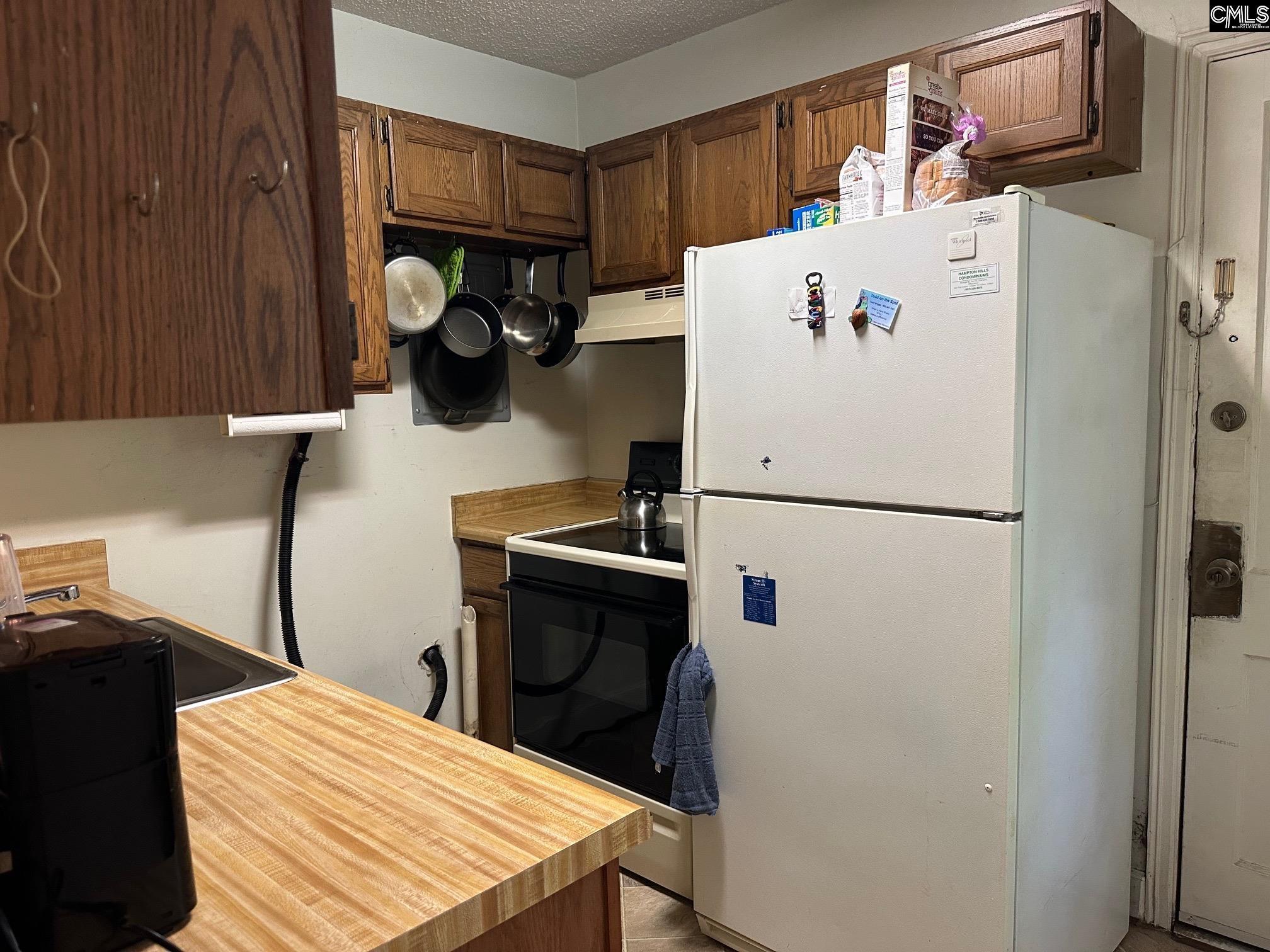 Image 1: Kitchen