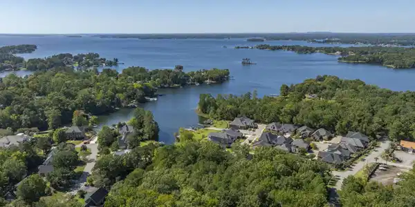 Image 1: Lake View