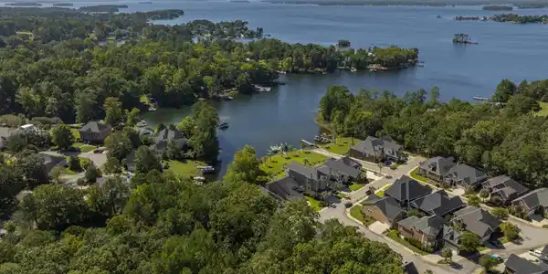 Image 2: LAKE VIEW