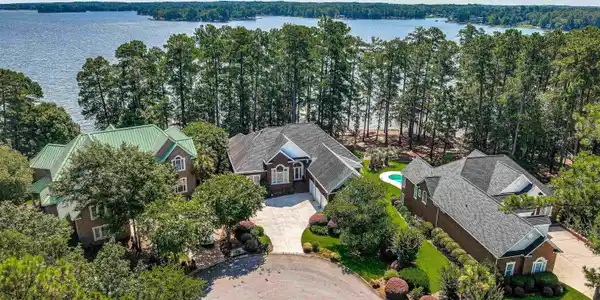 105 Breezy Pointe Lane