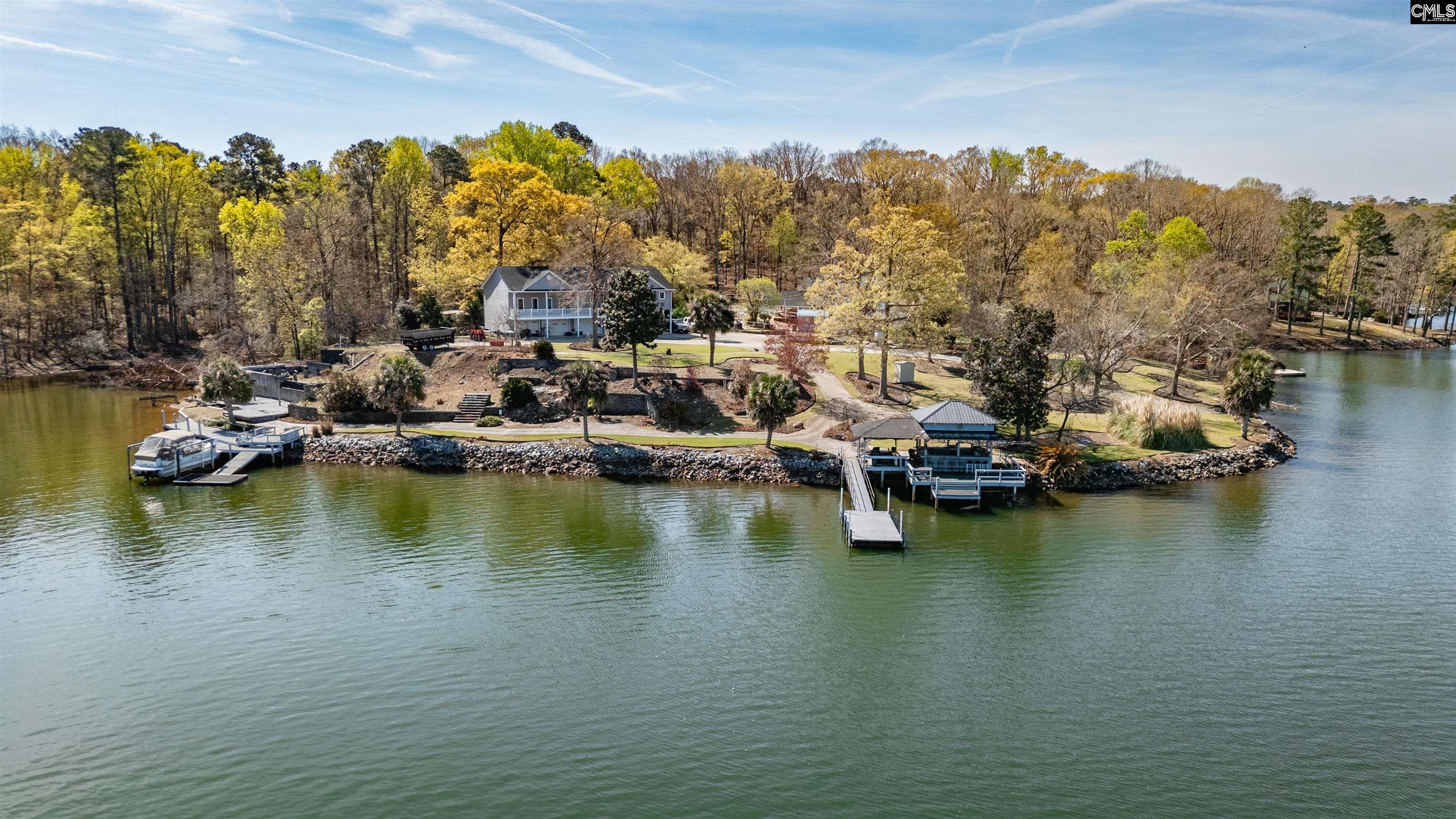 Image 2: 2 docks, boat lift & oversize gazebo