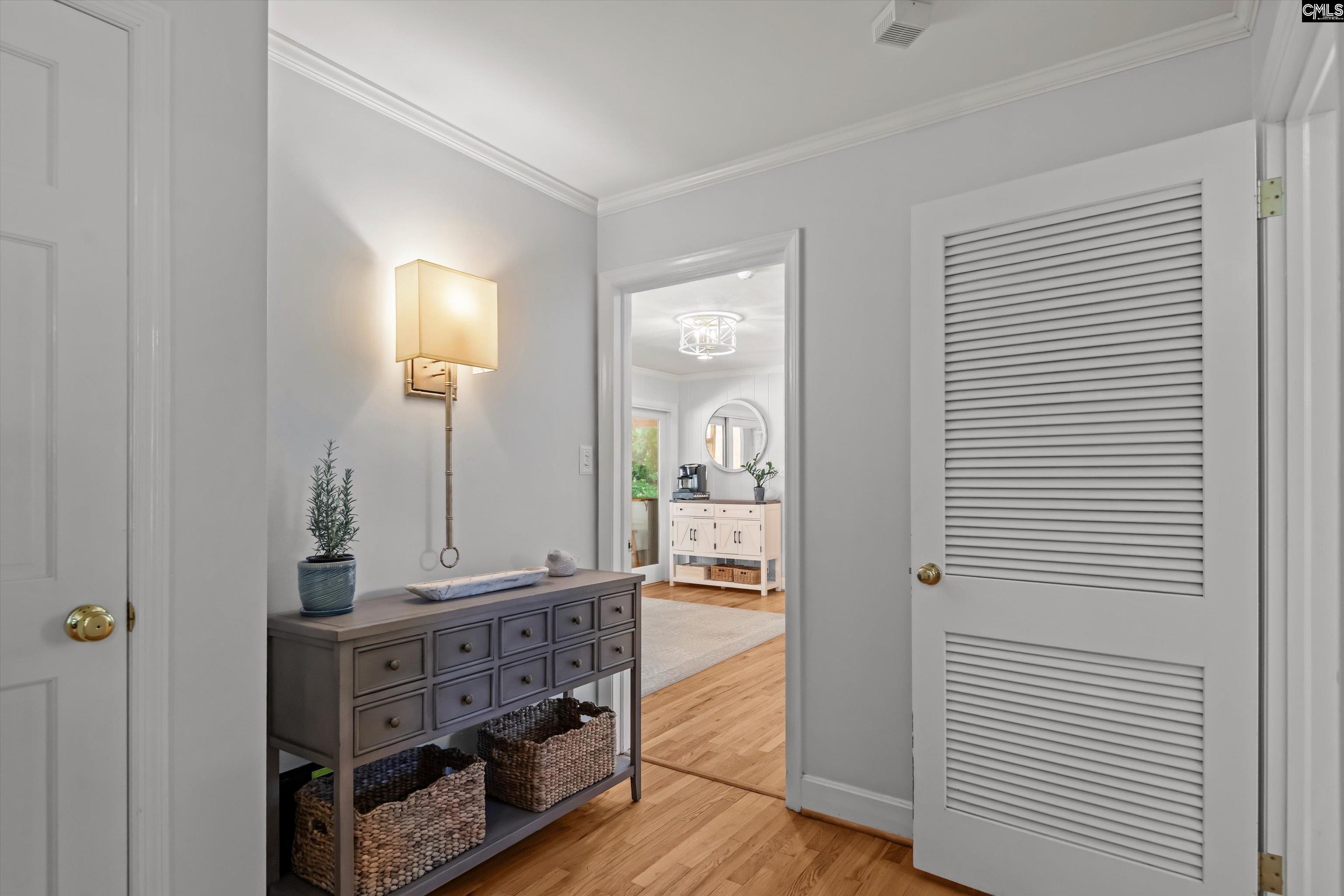 Image 3: Front foyer