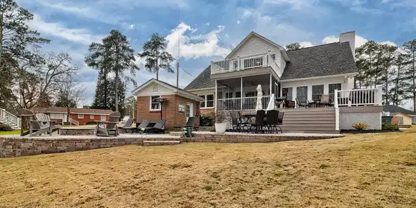 638 E Point Drive E