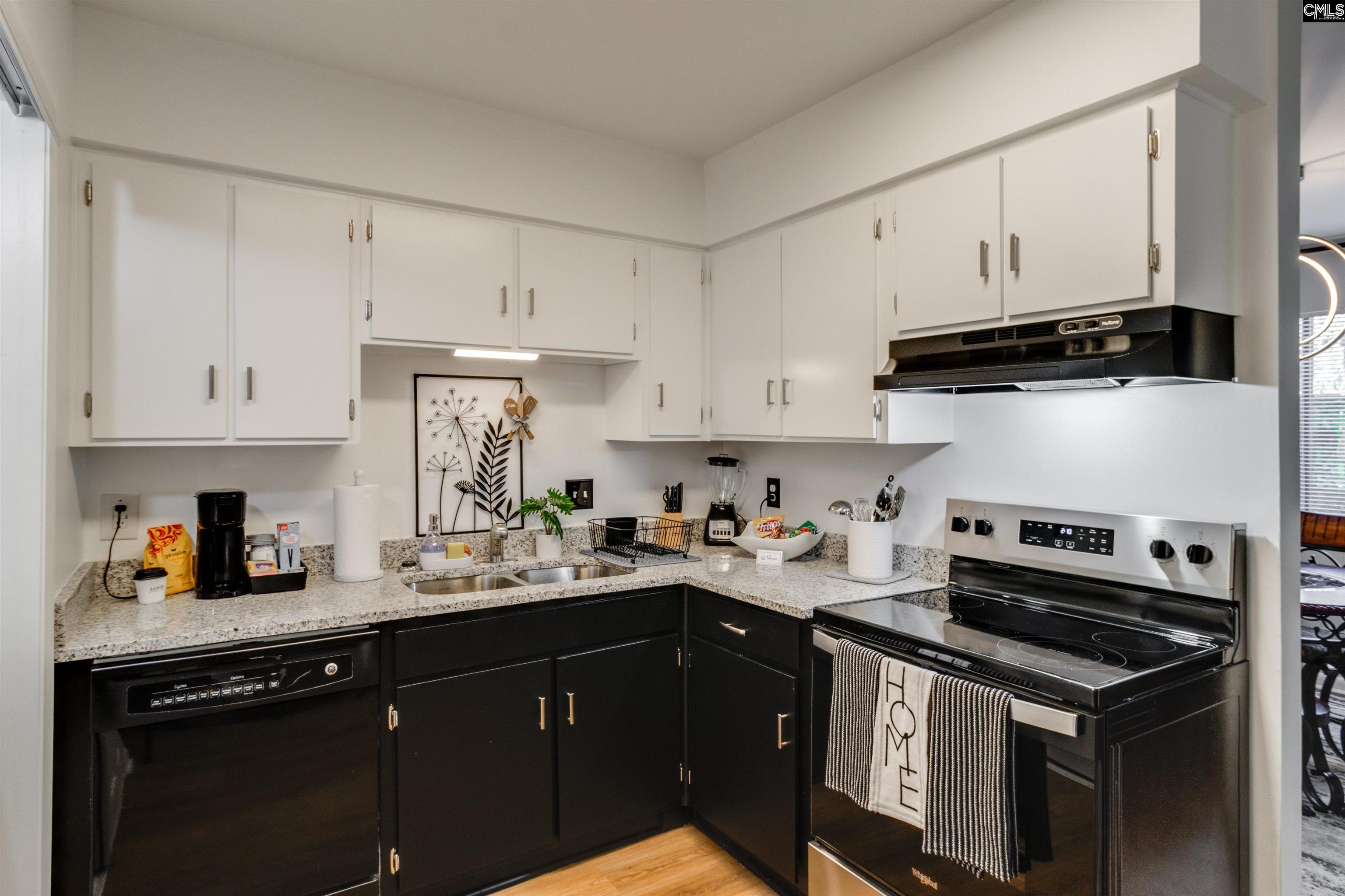 Image 2: Kitchen