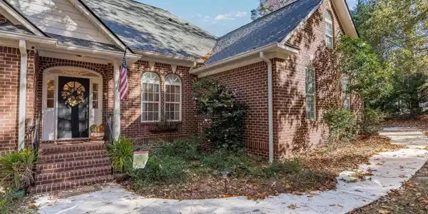 1633 BARRACKS Drive
