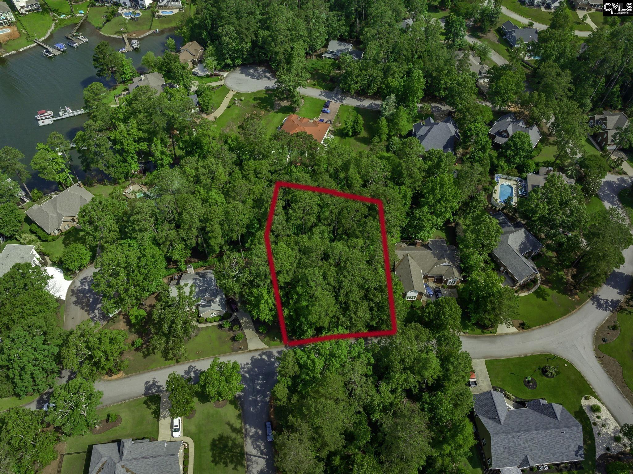 Image 0: Huge lot close to the Lake!
