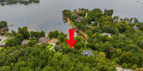 877 Peninsula Drive