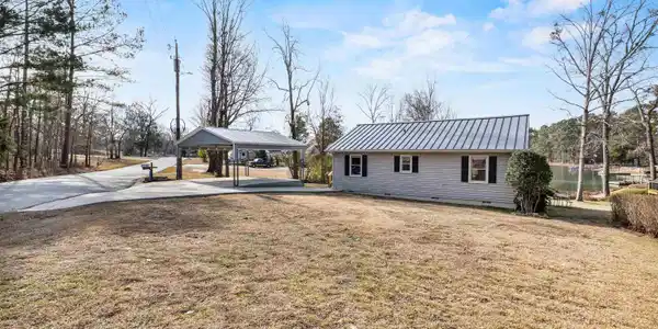 208 Lakeside Drive