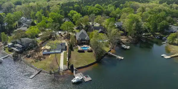 Image 2: Lake Murray Masterpiece