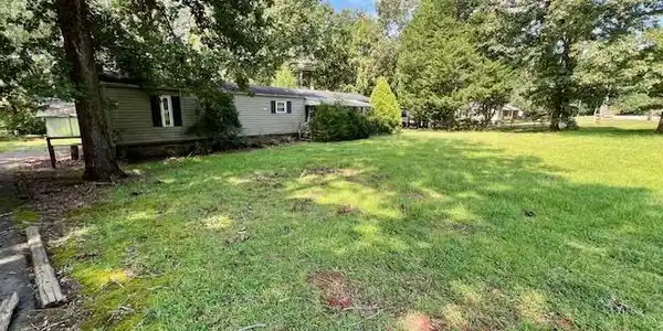 890 Lakeview Drive