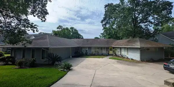 537 Shadowood Drive
