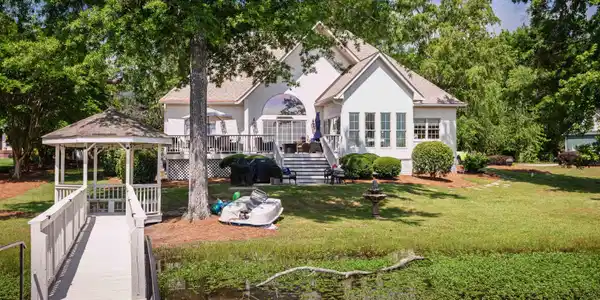 912 Mooringview Point