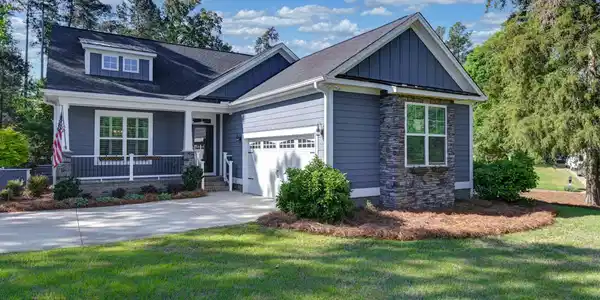 100 Pointe Overlook Drive