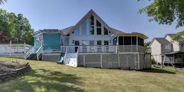 Image 2: Gorgeous Windows and Covered, Uncovered and Enclosed Back Decking, Gorgeous Windows and Back Decking