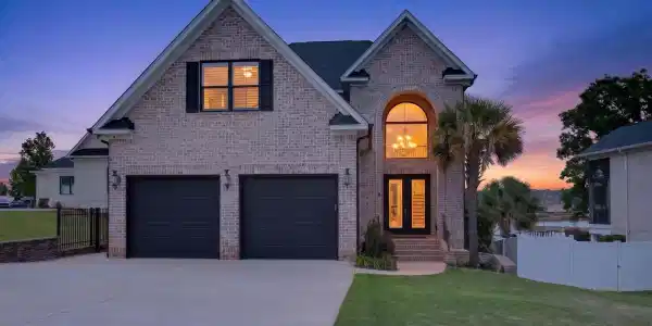 Image 3: Front Elevation