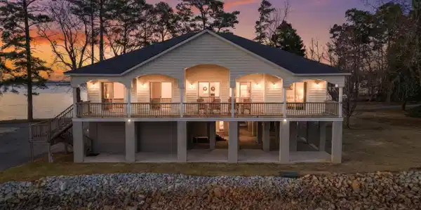 547 Harbor Heights Drive