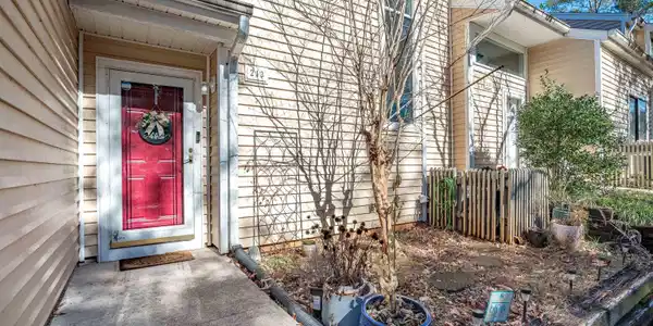 213 Mariners Row