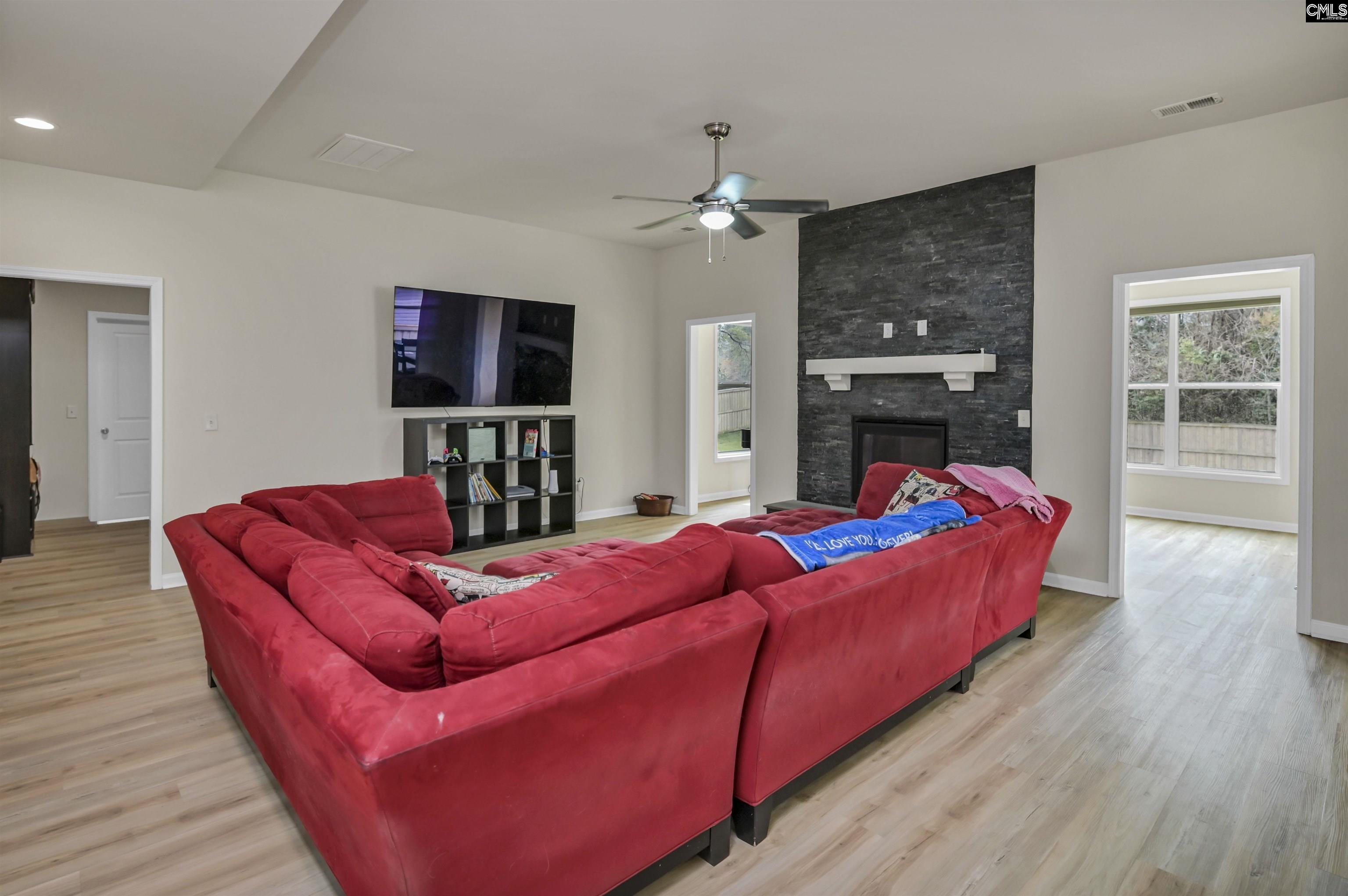 Image 3: LARGE LIVING ROOM WITH COZY FIREPLACE!