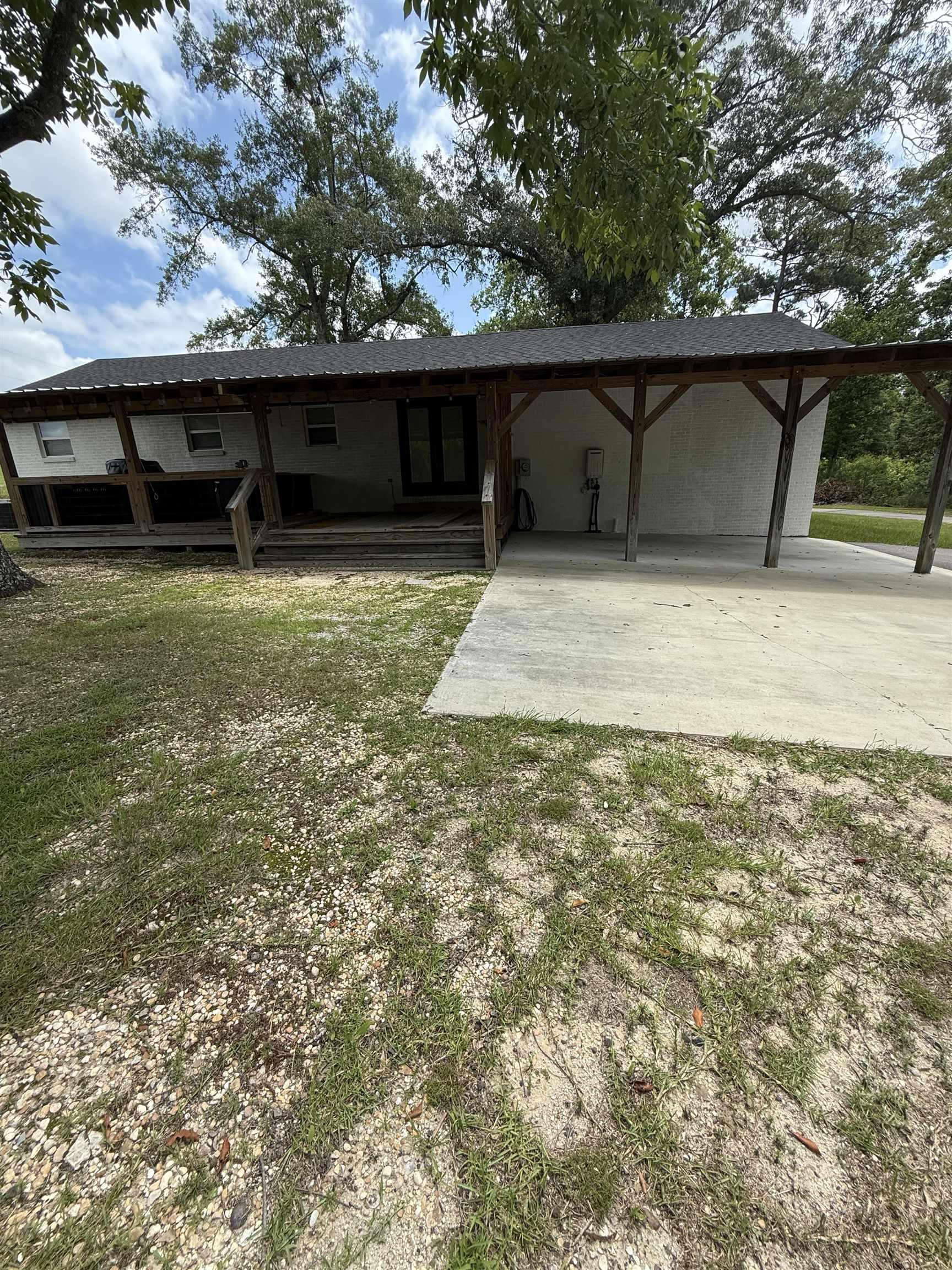Image 3: Driveway Carport