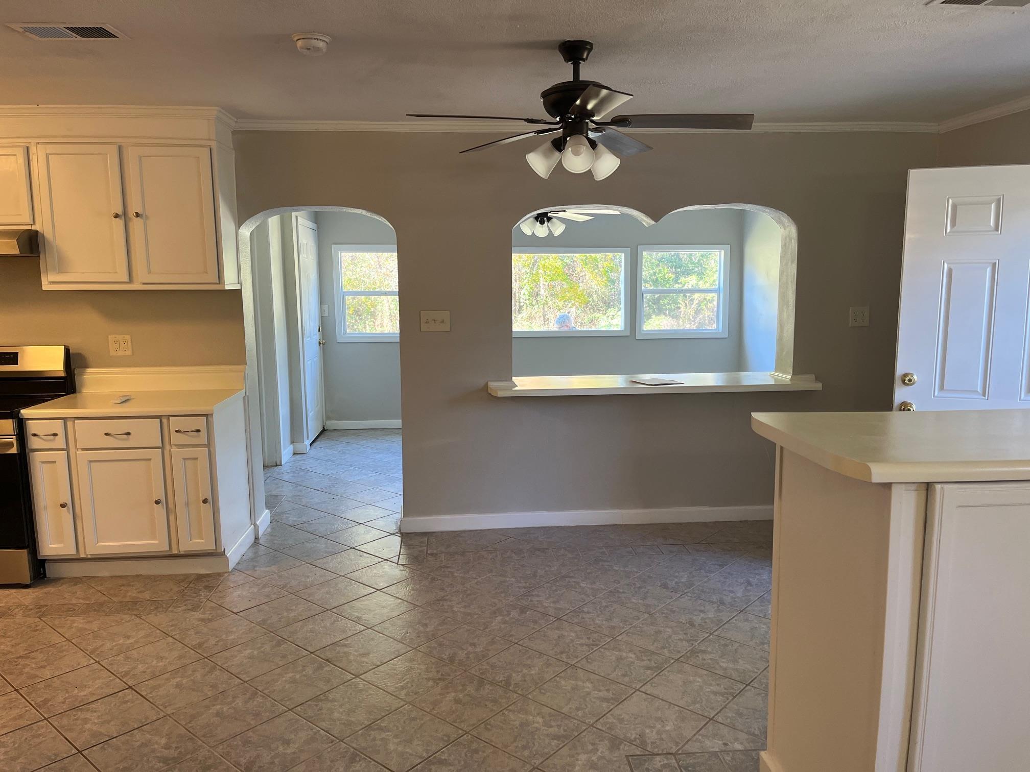 Image 3: Kitchen area