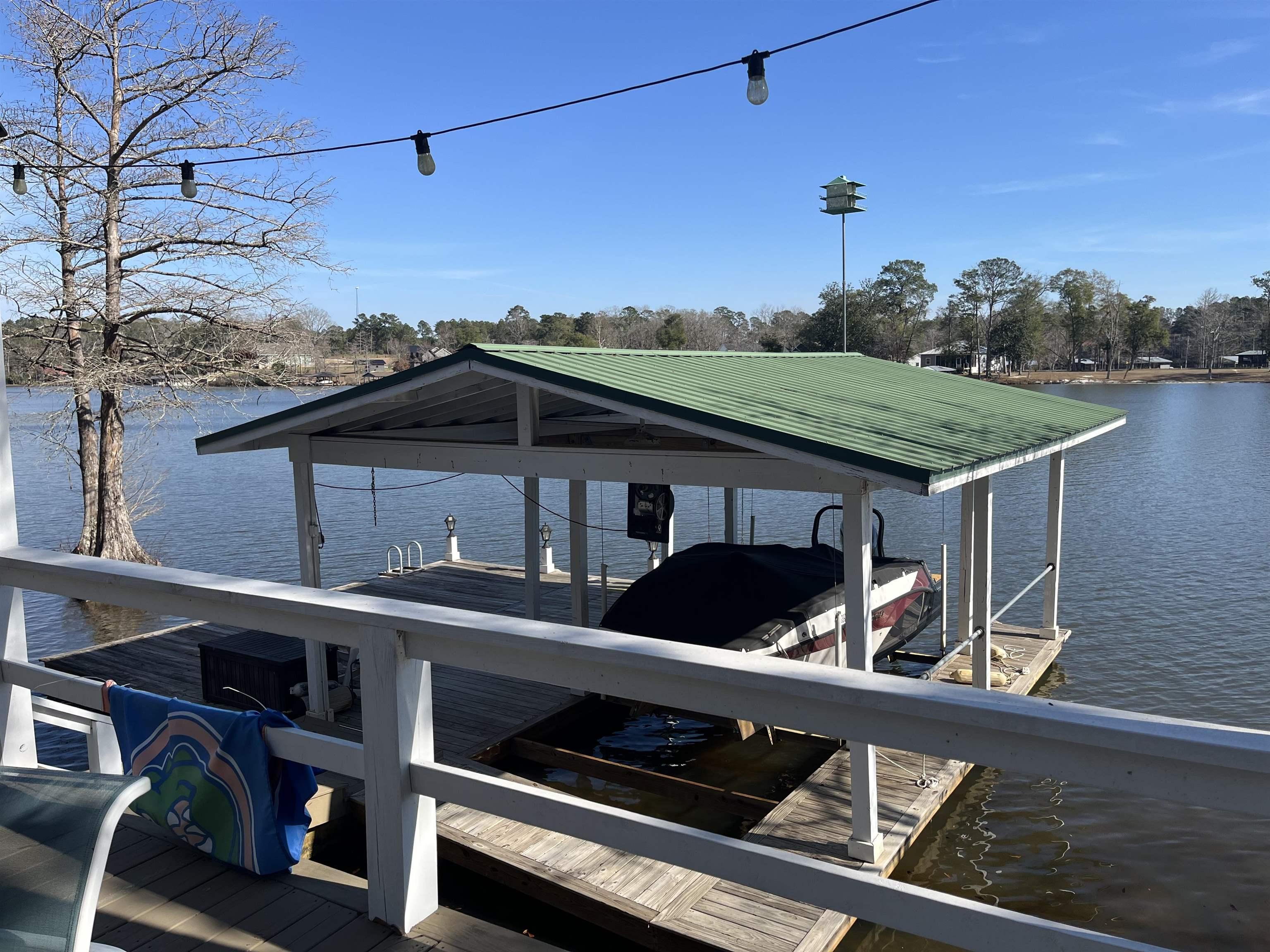 Image 1: Boathouse/Lift